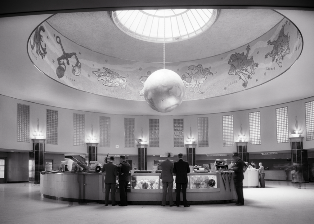 1939: First-ever airport lounge opens in LaGuardia Airport